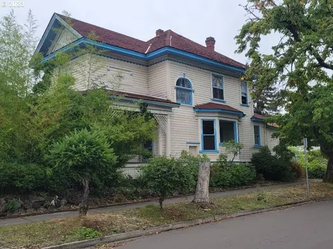 203 SE Mosher Ave, Roseburg, OR 97470
