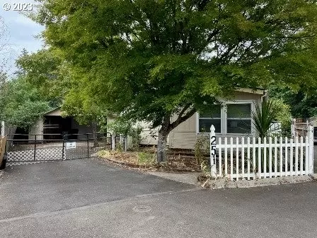 251 W 8th St, Lafayette, OR 97127