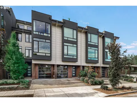 5256 NE Couch St, Portland, OR 97213