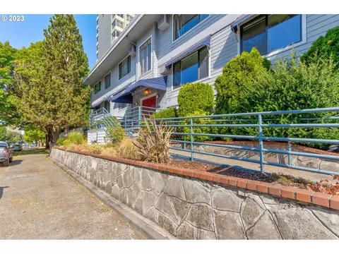 1727 NE Multnomah St #10, Portland, OR 97232