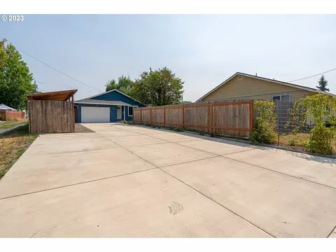 910 S Columbia St, Newberg, OR 97132