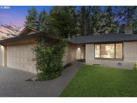 16240 Parker Rd, Lake Oswego, OR 97035