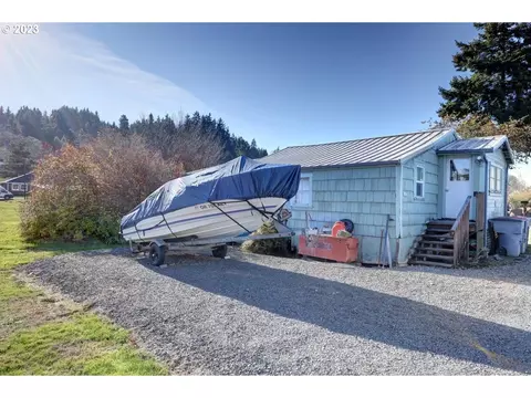 4843 Ash St, Astoria, OR 97103