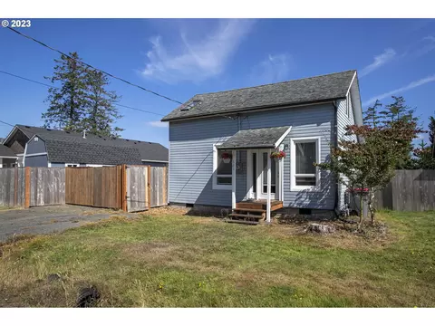 625 7th Ave, Hammond, OR 97121