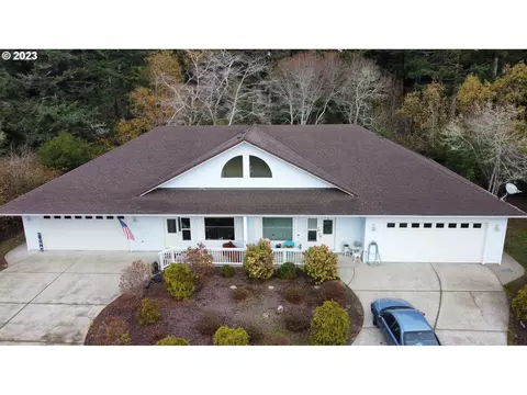 10111021 10th St, Florence, OR 97439