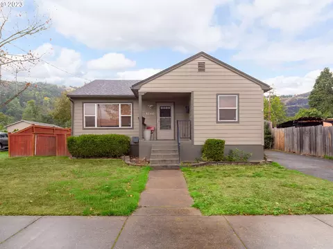 1240 SE Fullerton St, Roseburg, OR 97470