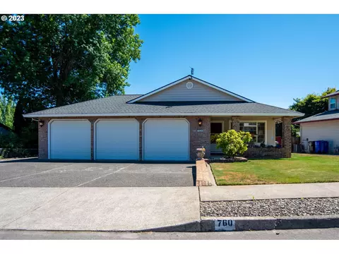 760 NE 24th St, Gresham, OR 97030