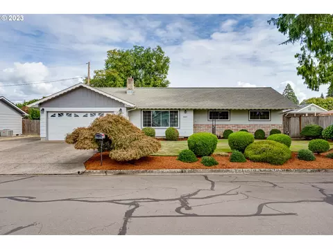 2407 17th St, Springfield, OR 97477