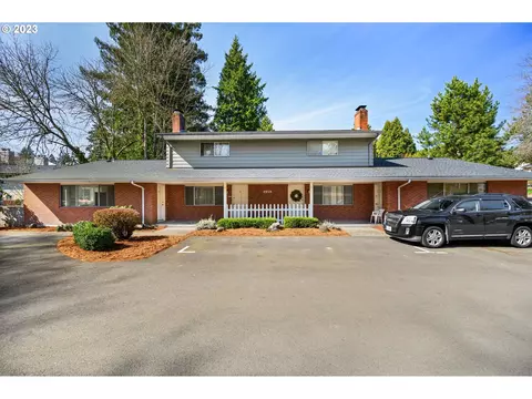 4918 SW 60th Pl, Portland, OR 97221
