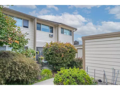 1100 N Meridian St #11, Newberg, OR 97132