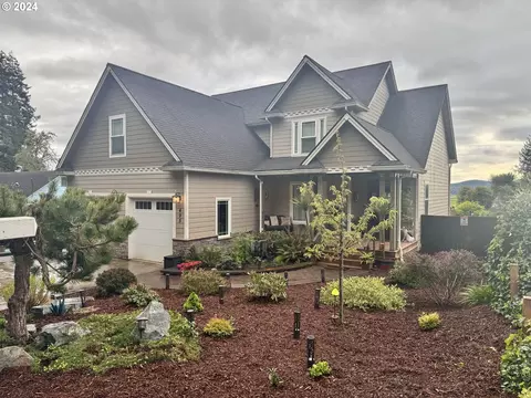 495 S Henry St, Coquille, OR 97423