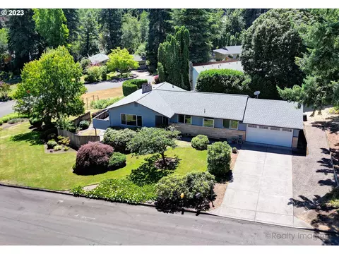 12040 SW Rose Vista Dr, Tigard, OR 97223
