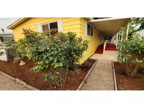 1800 Lakewood Ct #123, Eugene, OR 97402