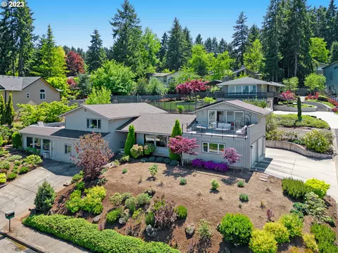 2478 Panorama Dr, Eugene, OR 97405