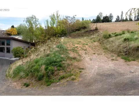 E 16th, The Dalles, OR 97058