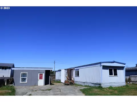 1246 Indiana Ave, Bandon, OR 97411