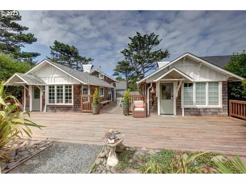 1350 Beach Dr, Seaside, OR 97138