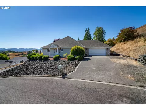 4666 Melody Ln, Roseburg, OR 97471