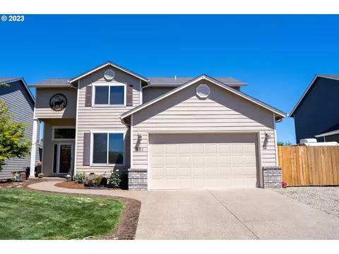 801 June Dr, Molalla, OR 97038