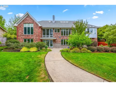 3975 Brae Burn Dr, Eugene, OR 97405