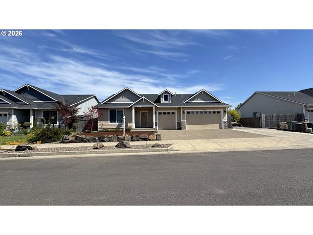 2151 NE Deciduous Ave, Albany, OR 97321