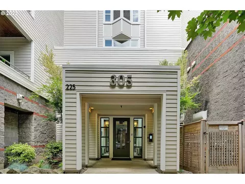 305 S Montgomery St #406, Portland, OR 97201