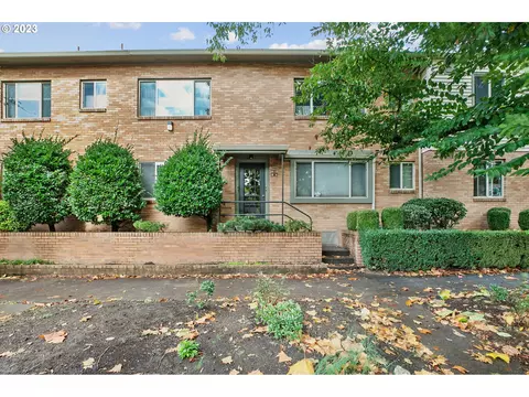 2031 NE Clackamas St #14, Portland, OR 97232