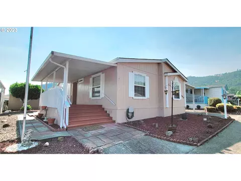 605 Shadow Ranch Ln, Roseburg, OR 97470