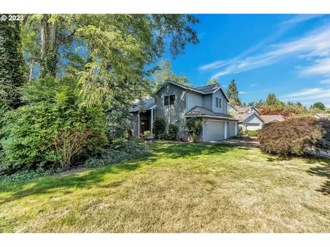 9455 SW Claridge Dr, Portland, OR 97223