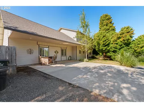 63521 Flanagan Rd, Coos Bay, OR 97420