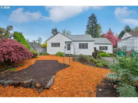 137 Cedar Ln, Wood Village, OR 97060