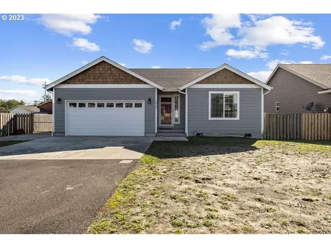 1046 5th Ave, Hammond, OR 97121