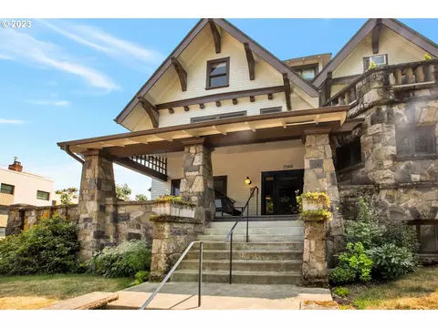 2566 NW Lovejoy St #2, Portland, OR 97210