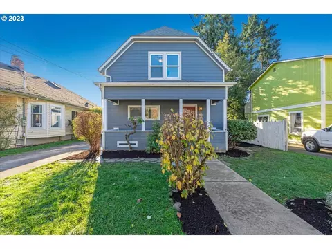 1202 SE Sherrett St, Portland, OR 97202