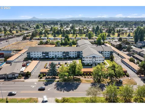 950 Evergreen Rd #115, Woodburn, OR 97071