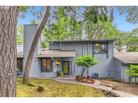 4366 Woodside Cir, Lake Oswego, OR 97035
