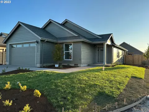 1805 SE Blueberry St #34, Dallas, OR 97338