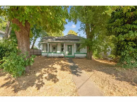 221 N 3rd St, Jefferson, OR 97352