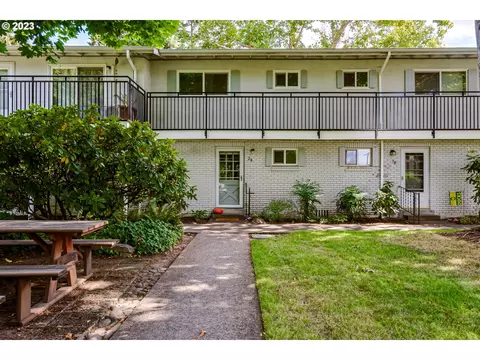 599 Coburg Rd #2B, Eugene, OR 97401