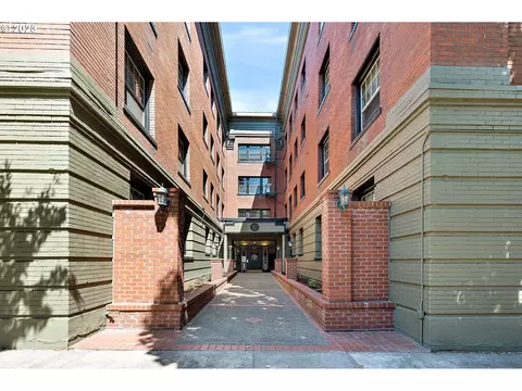 2109 NW Irving St #411, Portland, OR 97210