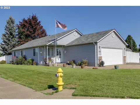 865 Crimson Pl, Harrisburg, OR 97446