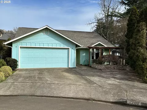 2200 NW Cabrillo Ct, Roseburg, OR 97471