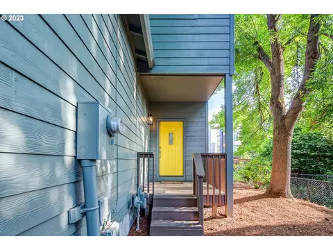 9449 SW Ivana Ct, Portland, OR 97223