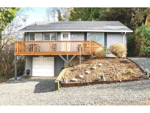 238 S Easy St, Rockaway Beach, OR 97136