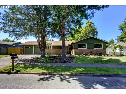 6855 SW Oakwood Dr, Beaverton, OR 97008