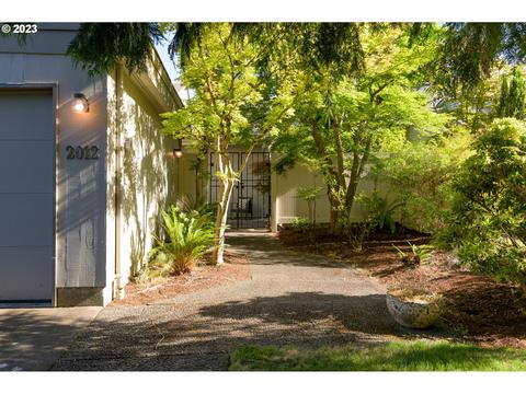 2012 Eastwood Ln, Eugene, OR 97401
