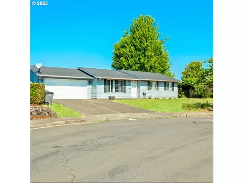 911 SW Warbler Ct, Mcminnville, OR 97128