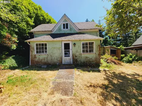 317 16th St, Port Orford, OR 97465