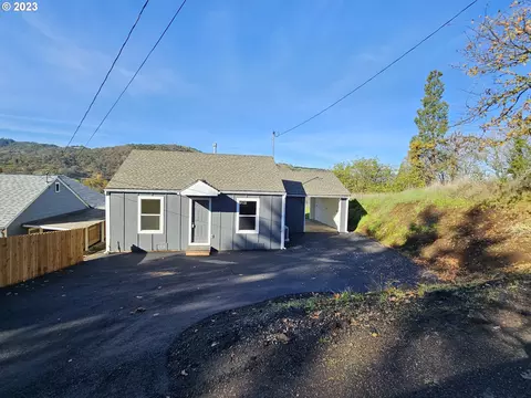 1648 SEddy St, Roseburg, OR 97470
