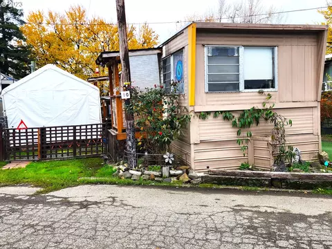 775 28th St #10, Springfield, OR 97477